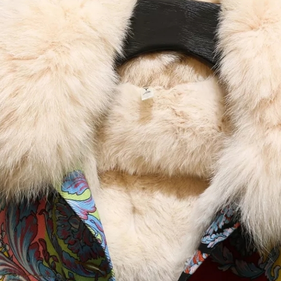 ❤️SOLD ♥️NWT Fur short is Embroidery Denim Jacket. XL. - Picture 12 of 15